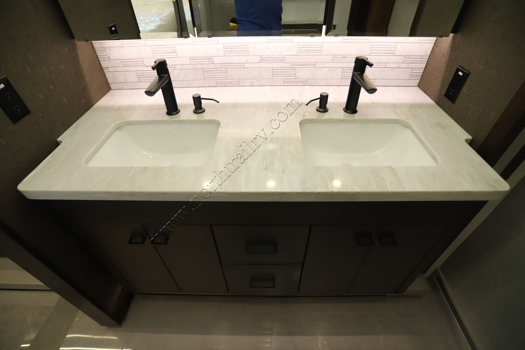 New 2026 Tiffin Motor Homes Zephyr 45PZ Class A  For Sale