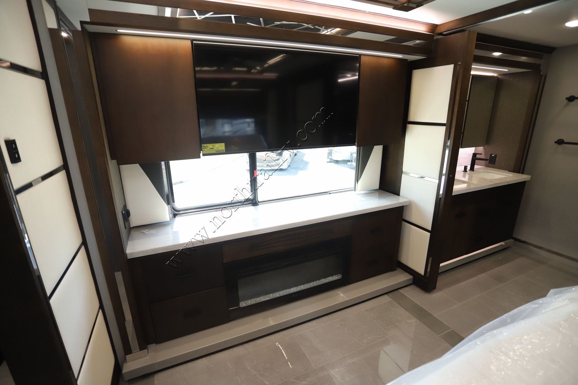 New 2026 Tiffin Motor Homes Zephyr 45PZ Class A  For Sale