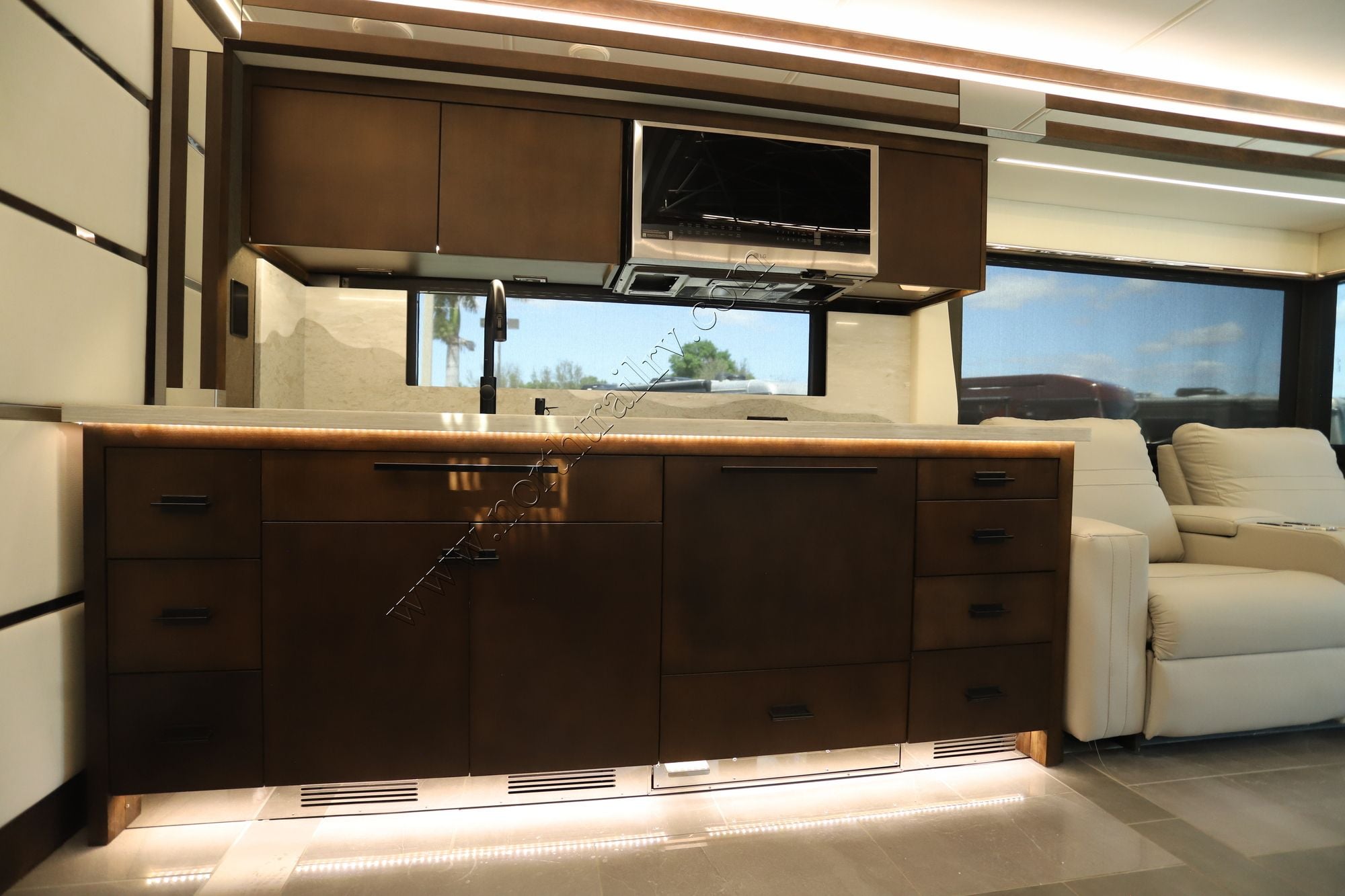 New 2026 Tiffin Motor Homes Zephyr 45PZ Class A  For Sale