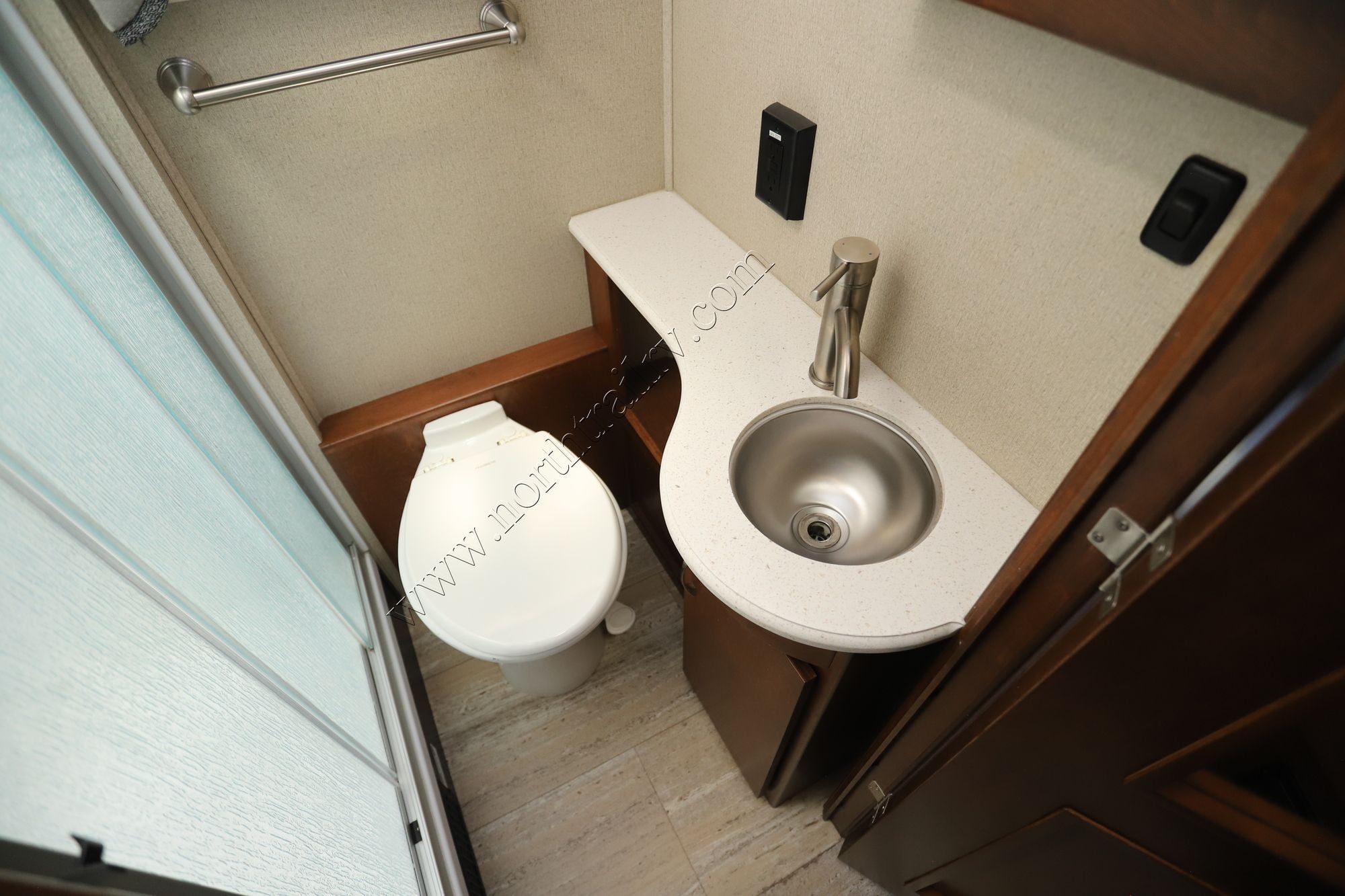 Used 2018 Renegade Rv Villagio 25QRS Class C  For Sale