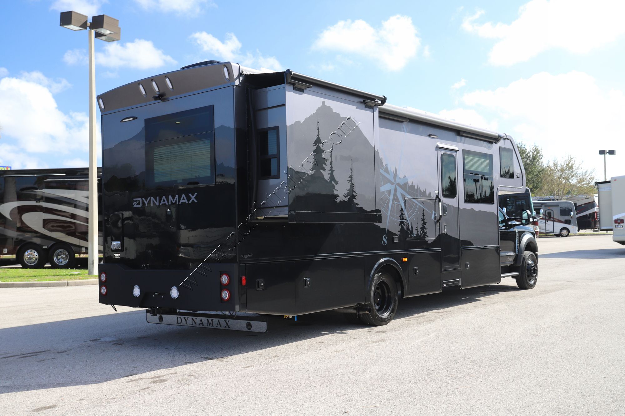 Used 2026 Dynamax Isata 6 31KSF4X4 Super C  For Sale