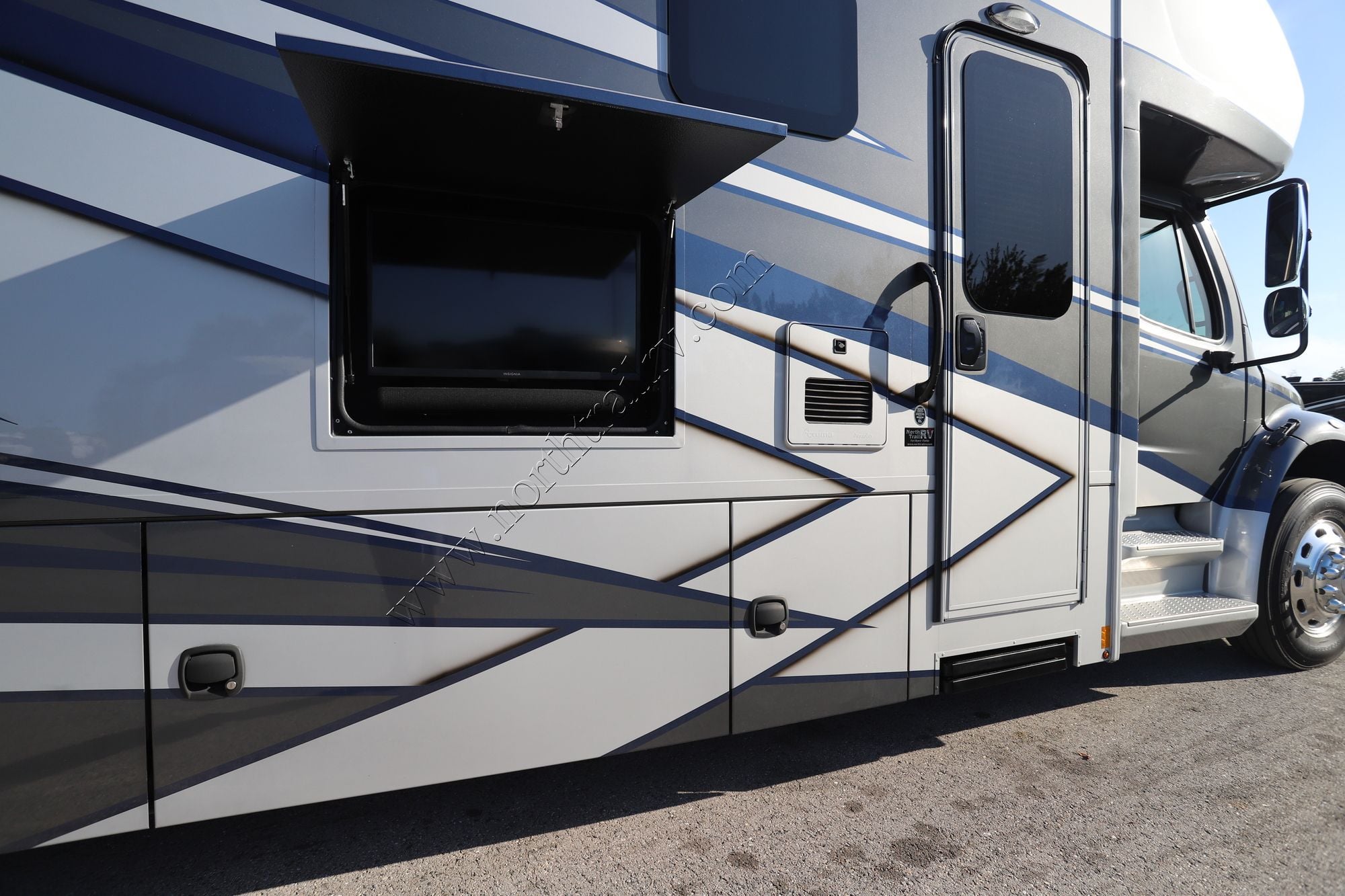 Used 2023 Renegade Rv Valencia 38RW Super C  For Sale