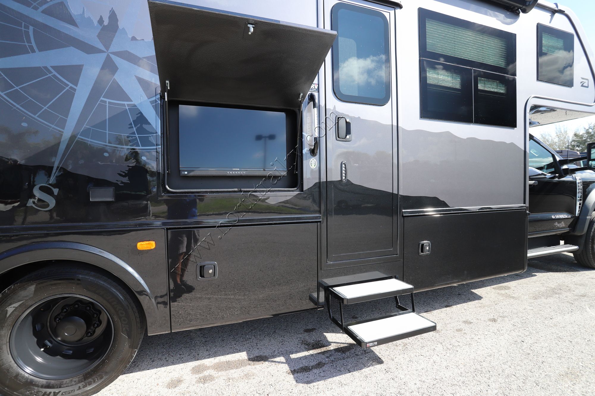 Used 2026 Dynamax Isata 6 31KSF4X4 Super C  For Sale