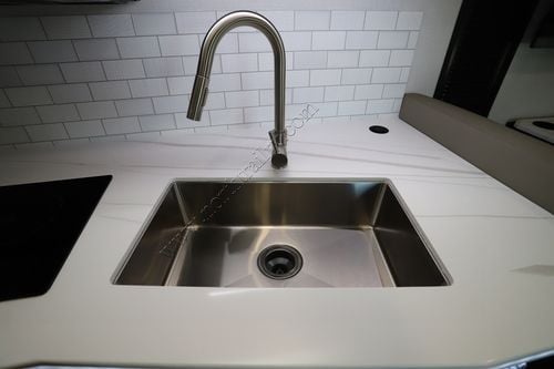 2026 Dynamax Isata 6 31KSF4X4