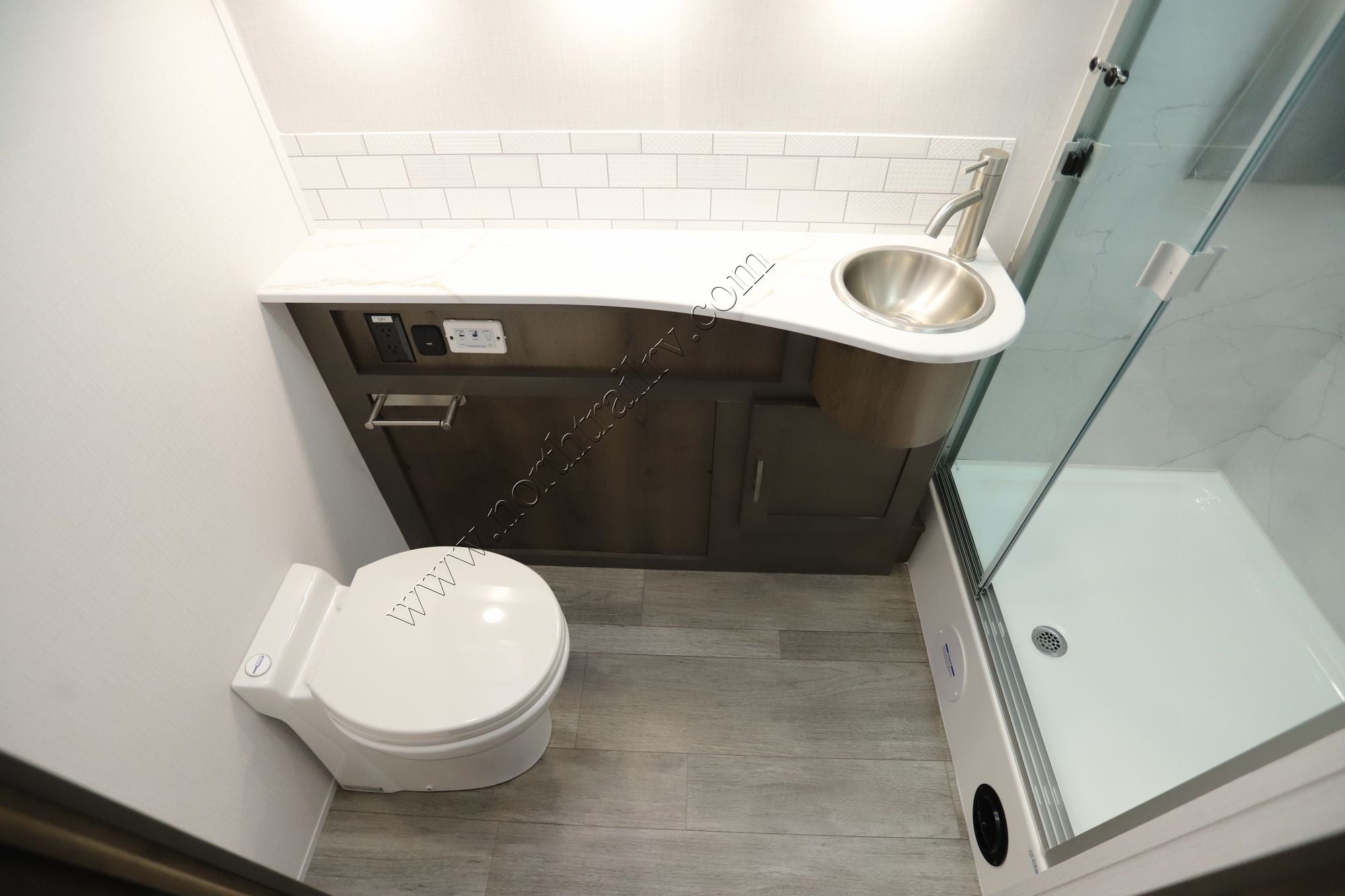 Used 2026 Dynamax Isata 6 31KSF4X4 Super C  For Sale