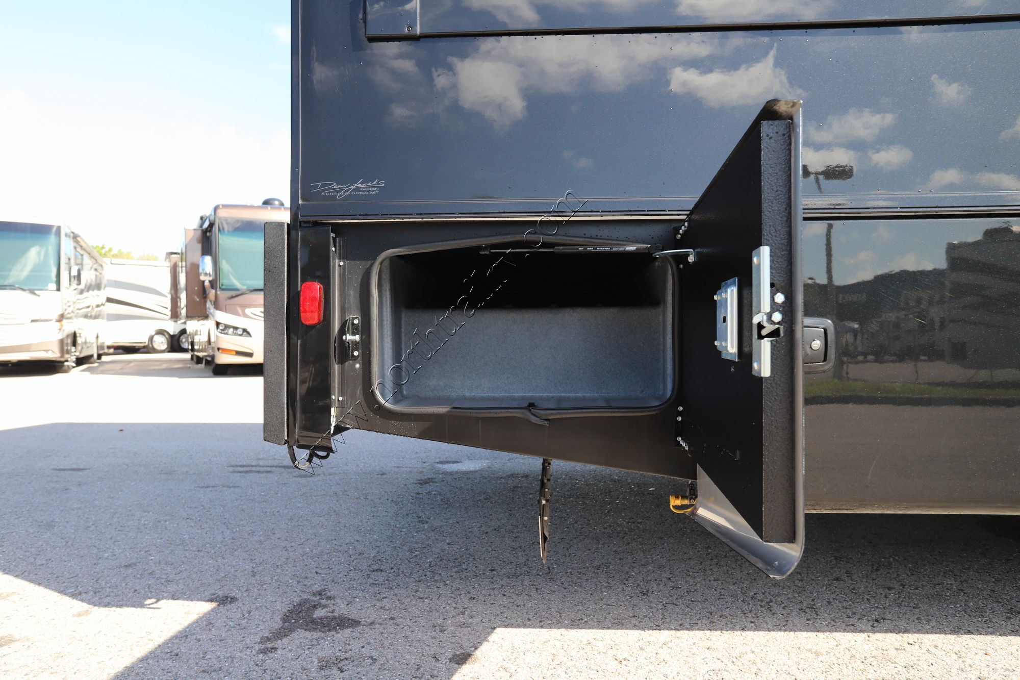 Used 2026 Dynamax Isata 6 31KSF4X4 Super C  For Sale