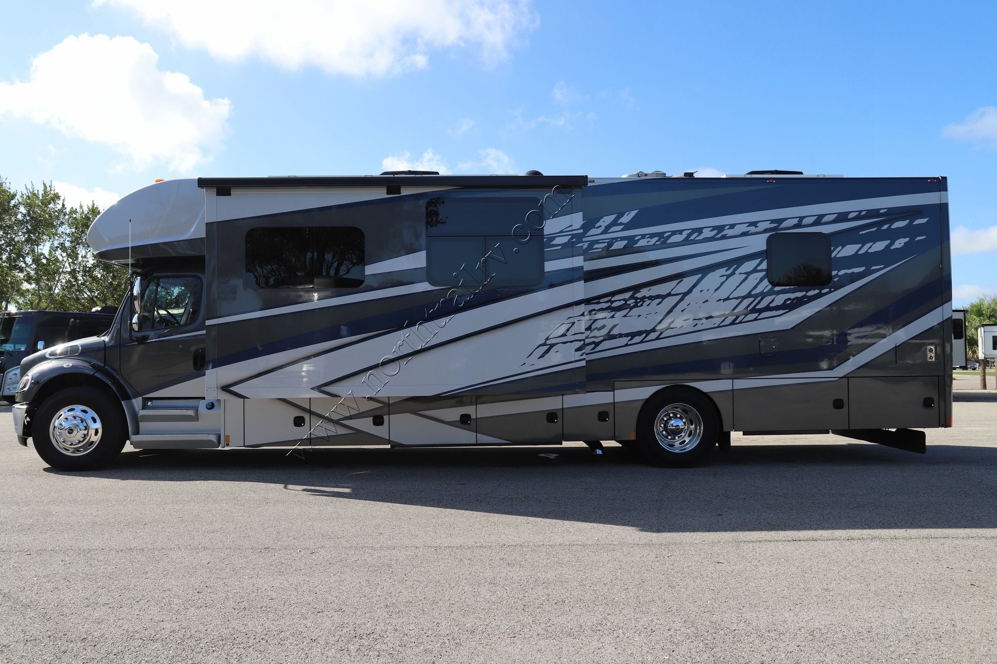 Used 2023 Renegade Rv Valencia 38RW Super C  For Sale