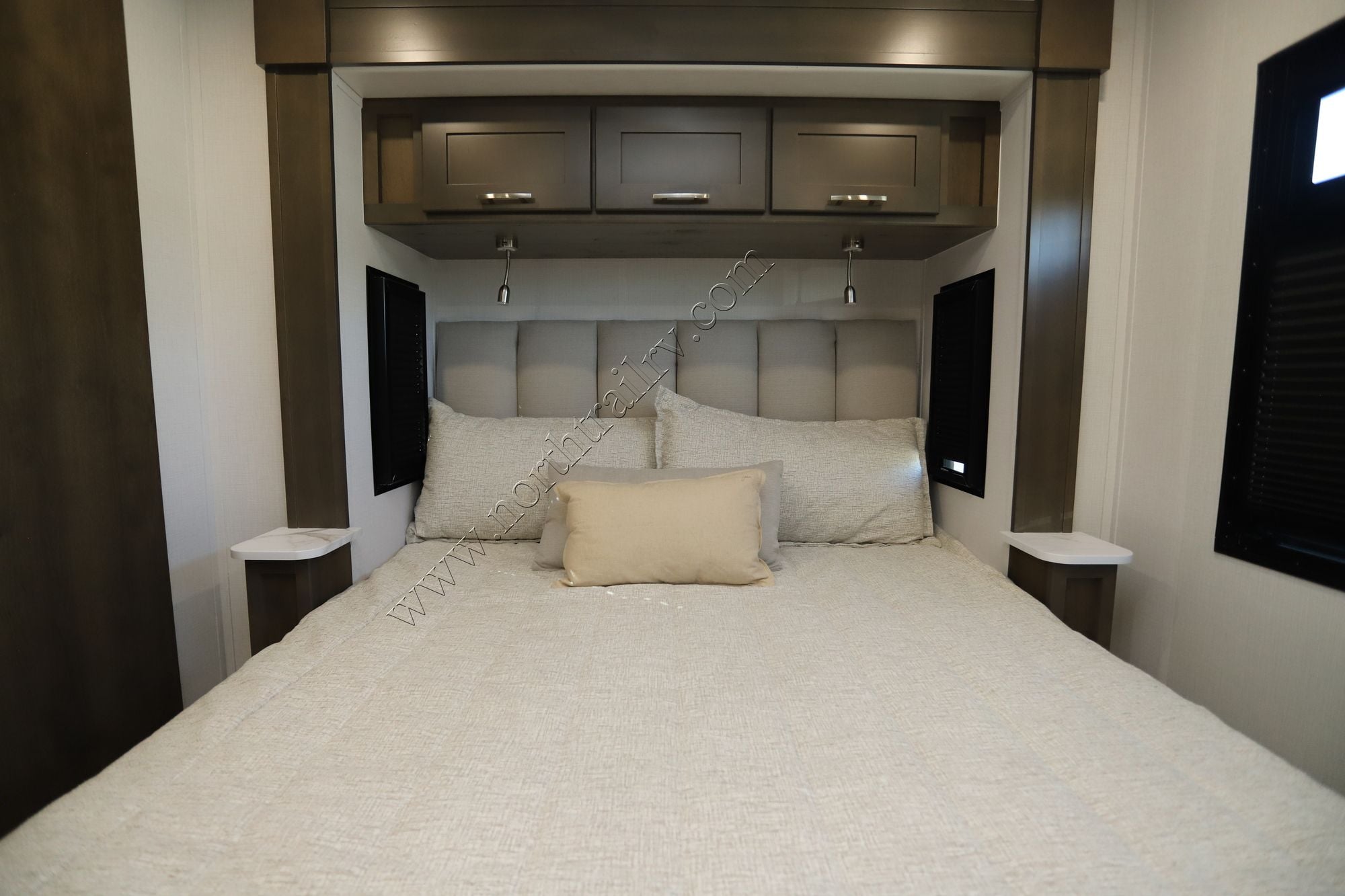 Used 2026 Dynamax Isata 6 31KSF4X4 Super C  For Sale