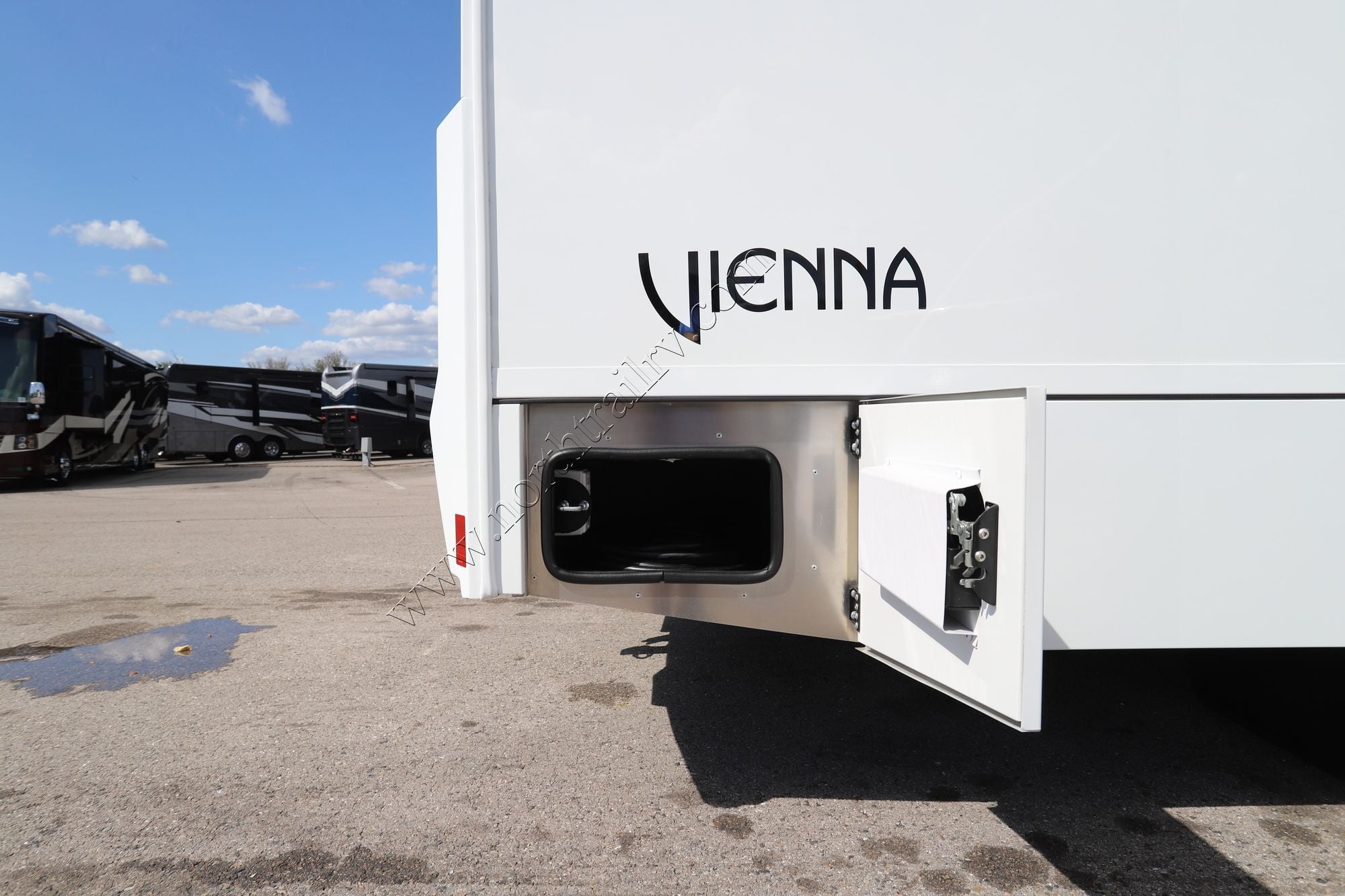 Used 2025 Renegade Rv Vienna 25RML Class C  For Sale