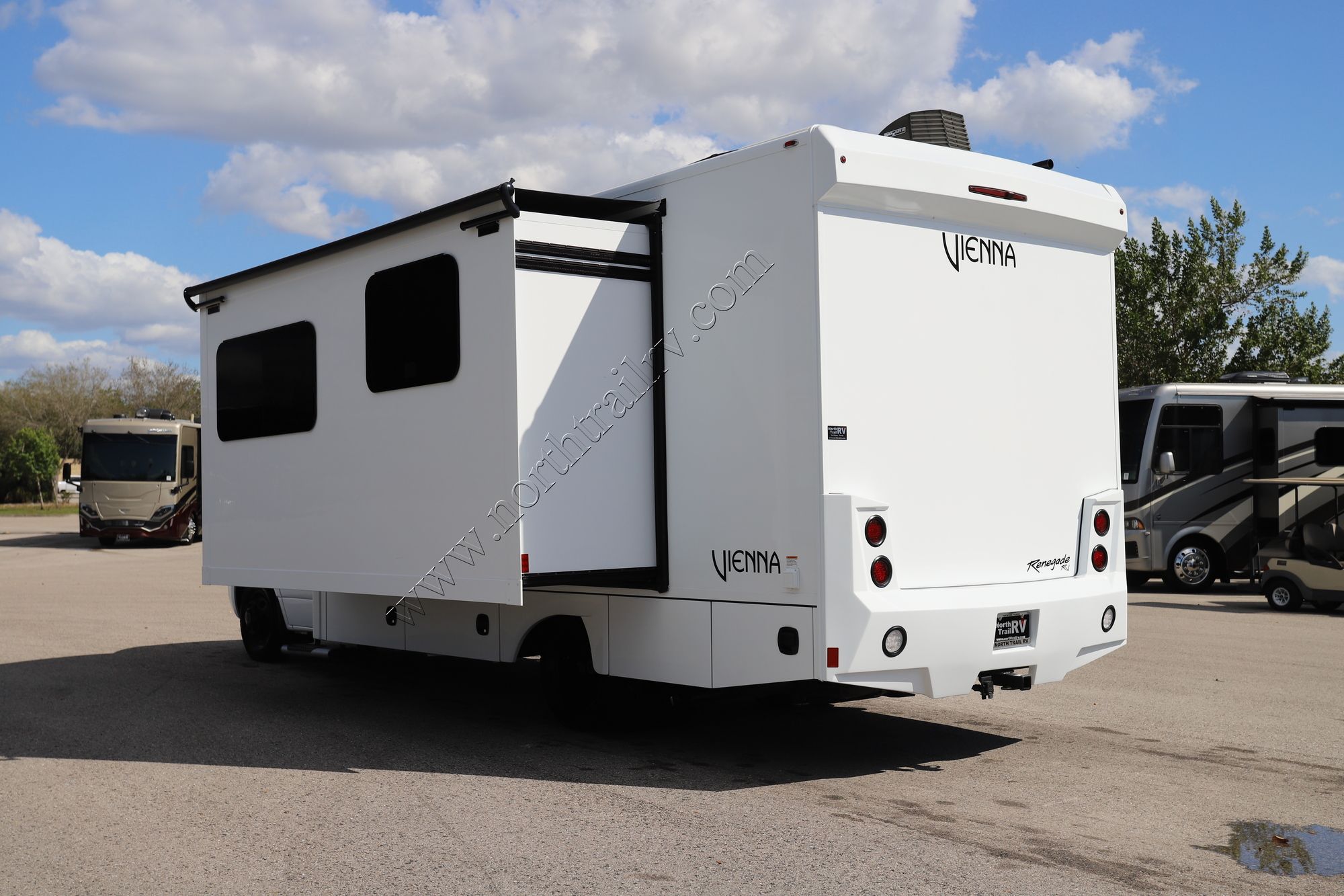 Used 2025 Renegade Rv Vienna 25RML Class C  For Sale