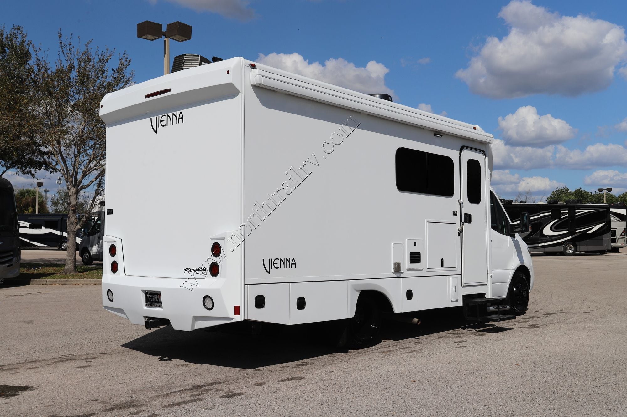 Used 2025 Renegade Rv Vienna 25RML Class C  For Sale