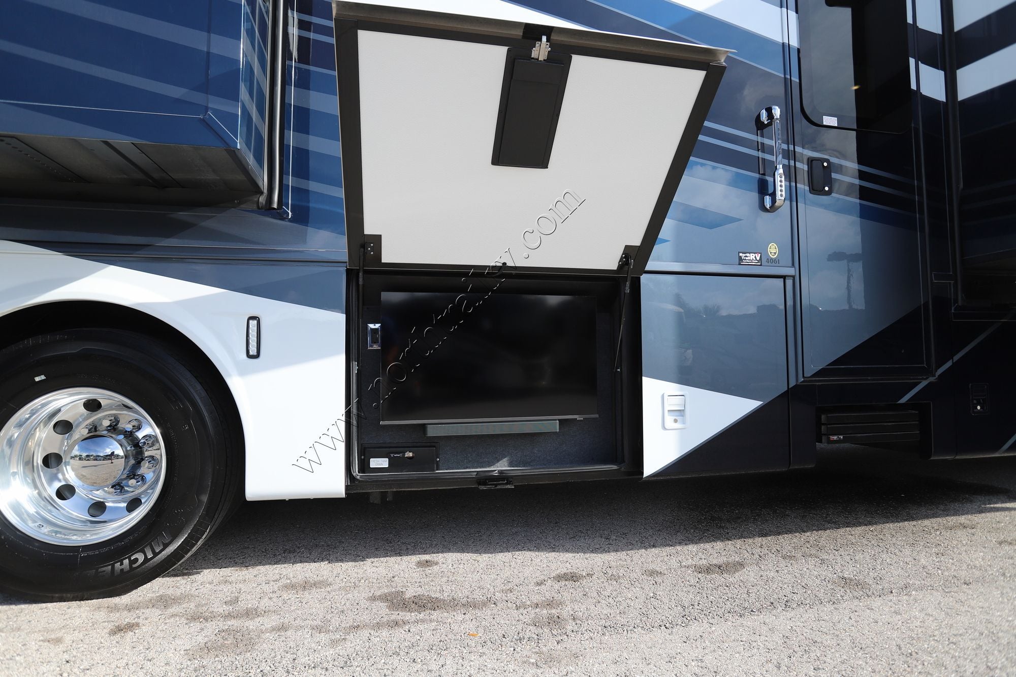 New 2026 Newmar Super Star 4061 Super C  For Sale