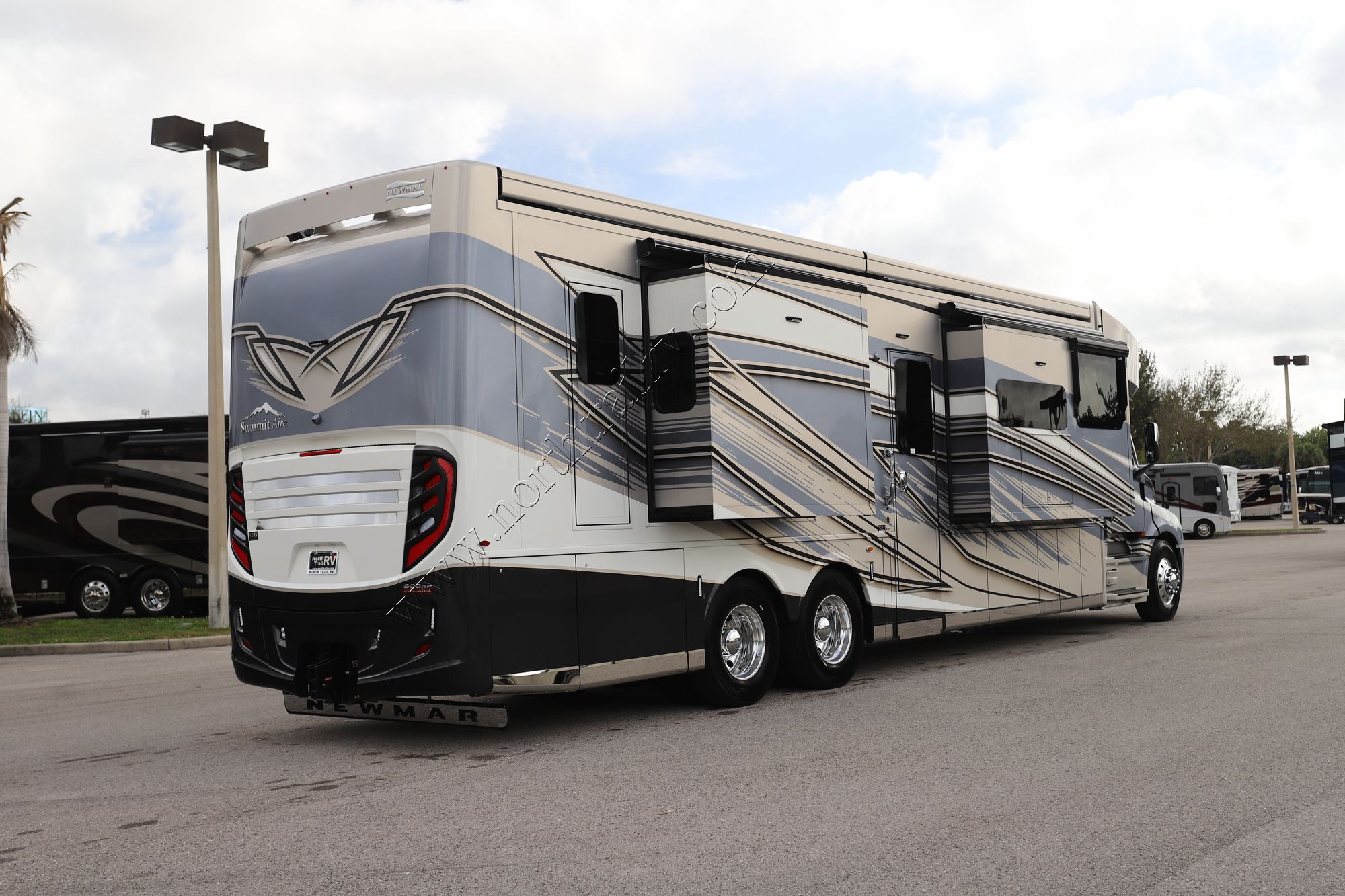 New 2027 Newmar Summit Aire 4505 Super C  For Sale