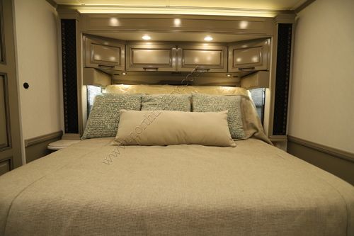 2027 Newmar Summit Aire 4505