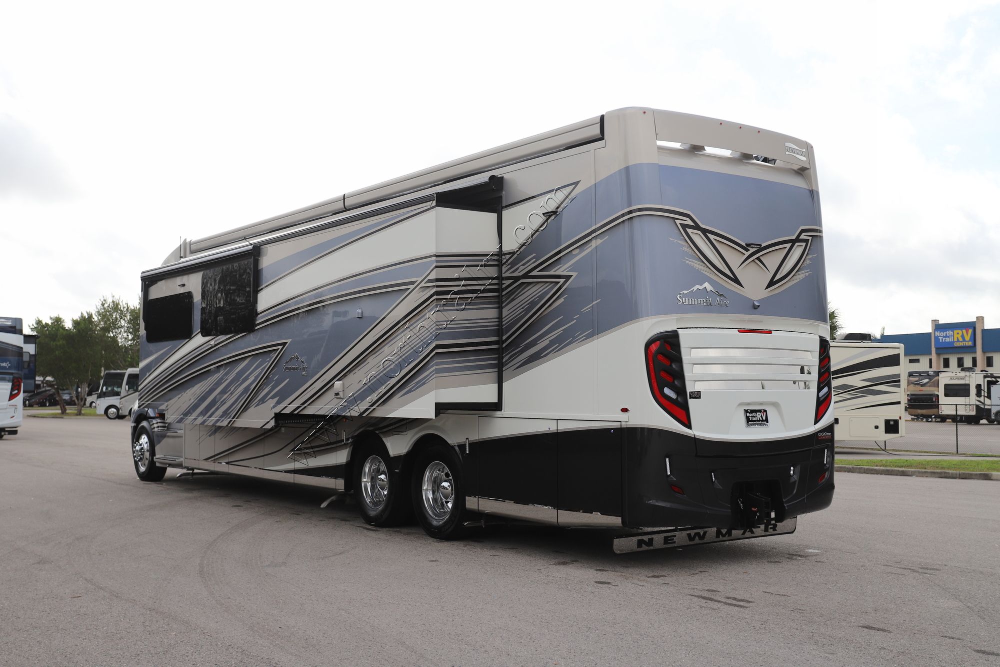 New 2027 Newmar Summit Aire 4505 Super C  For Sale