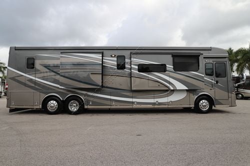 2023 Newmar London Aire 4551