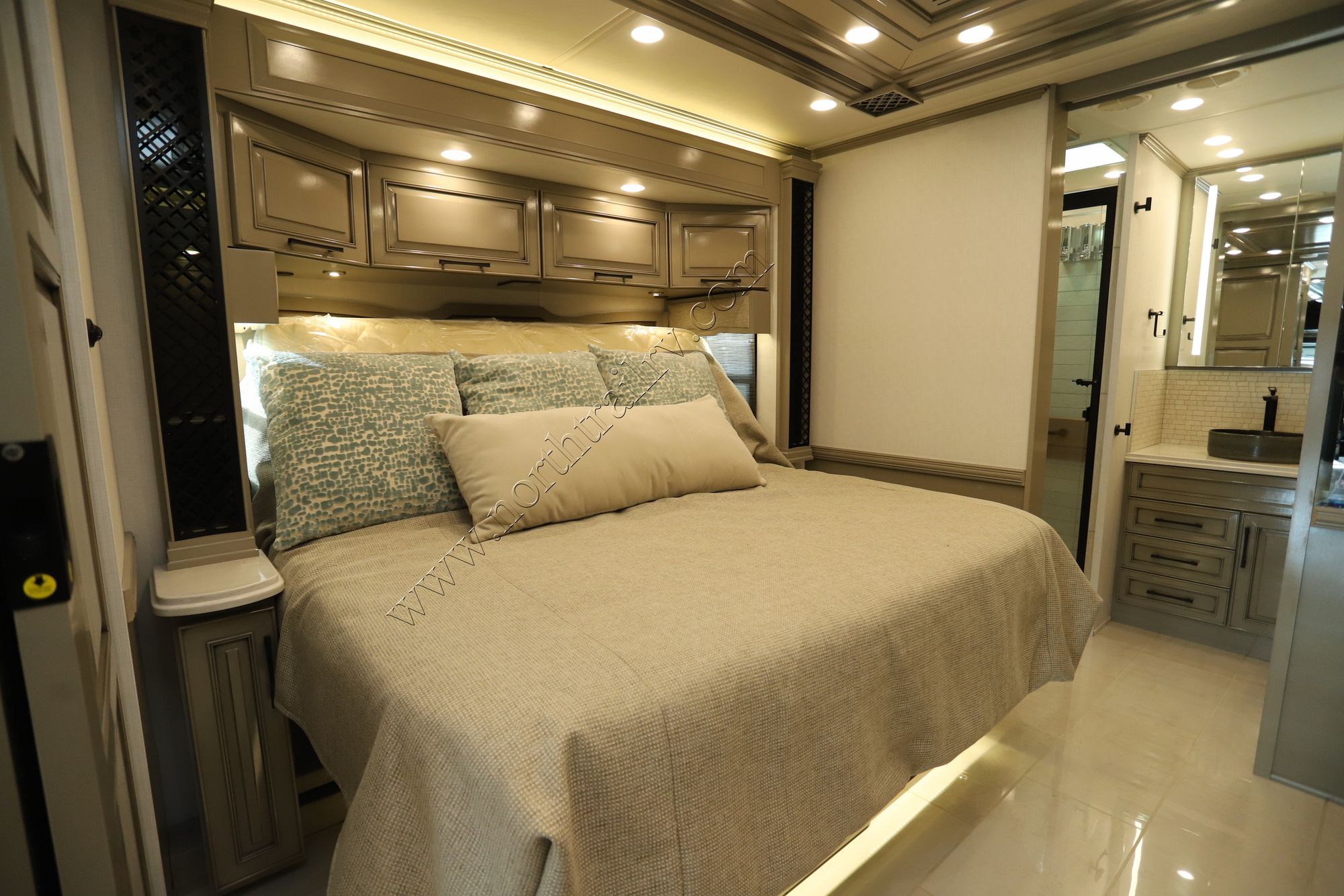 New 2027 Newmar Summit Aire 4505 Super C  For Sale