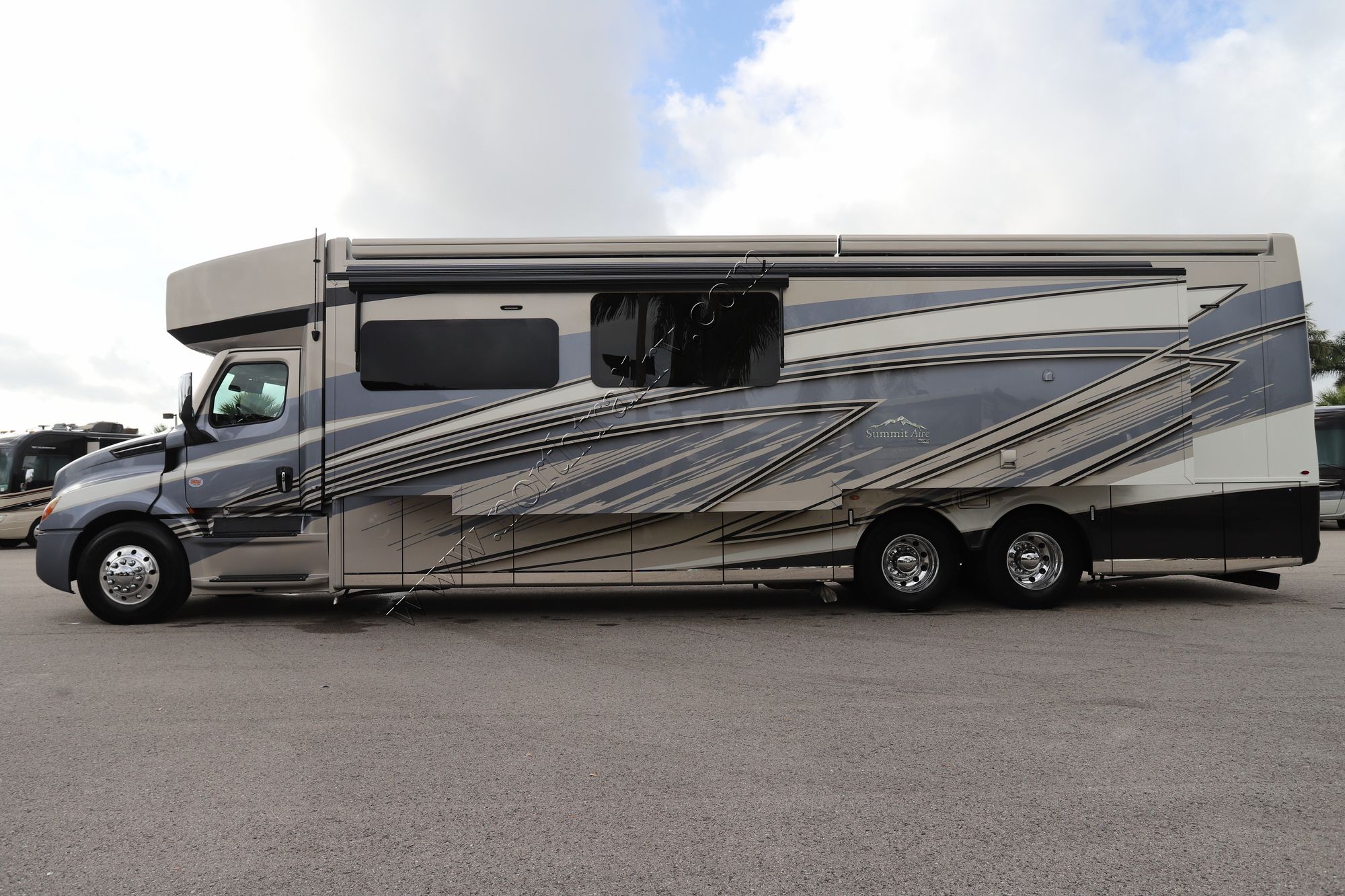 New 2027 Newmar Summit Aire 4505 Super C  For Sale
