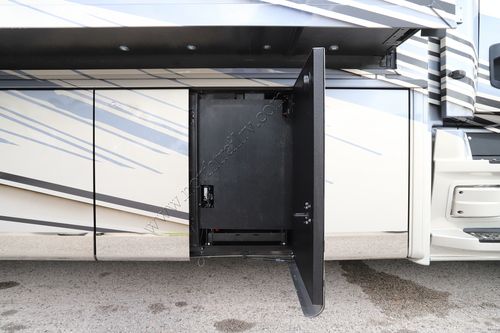 2027 Newmar Summit Aire 4505