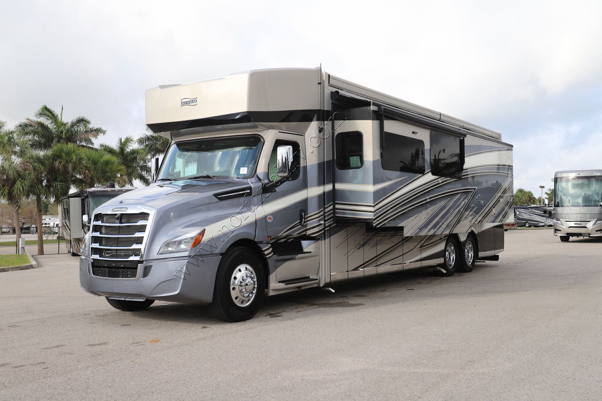 New 2027 Newmar Summit Aire 4505 Super C  For Sale