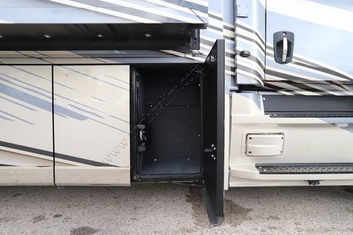 2027 Newmar Summit Aire 4505