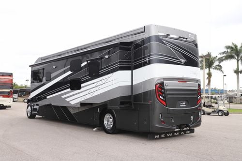 2026 Newmar Super Star 4040 Super C