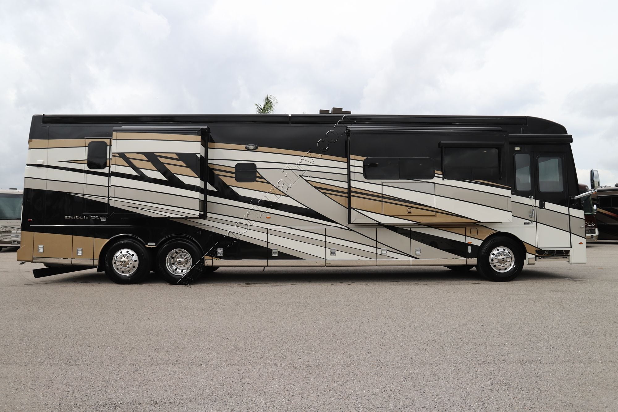 Used 2024 Newmar Dutch Star 4310 Class A  For Sale