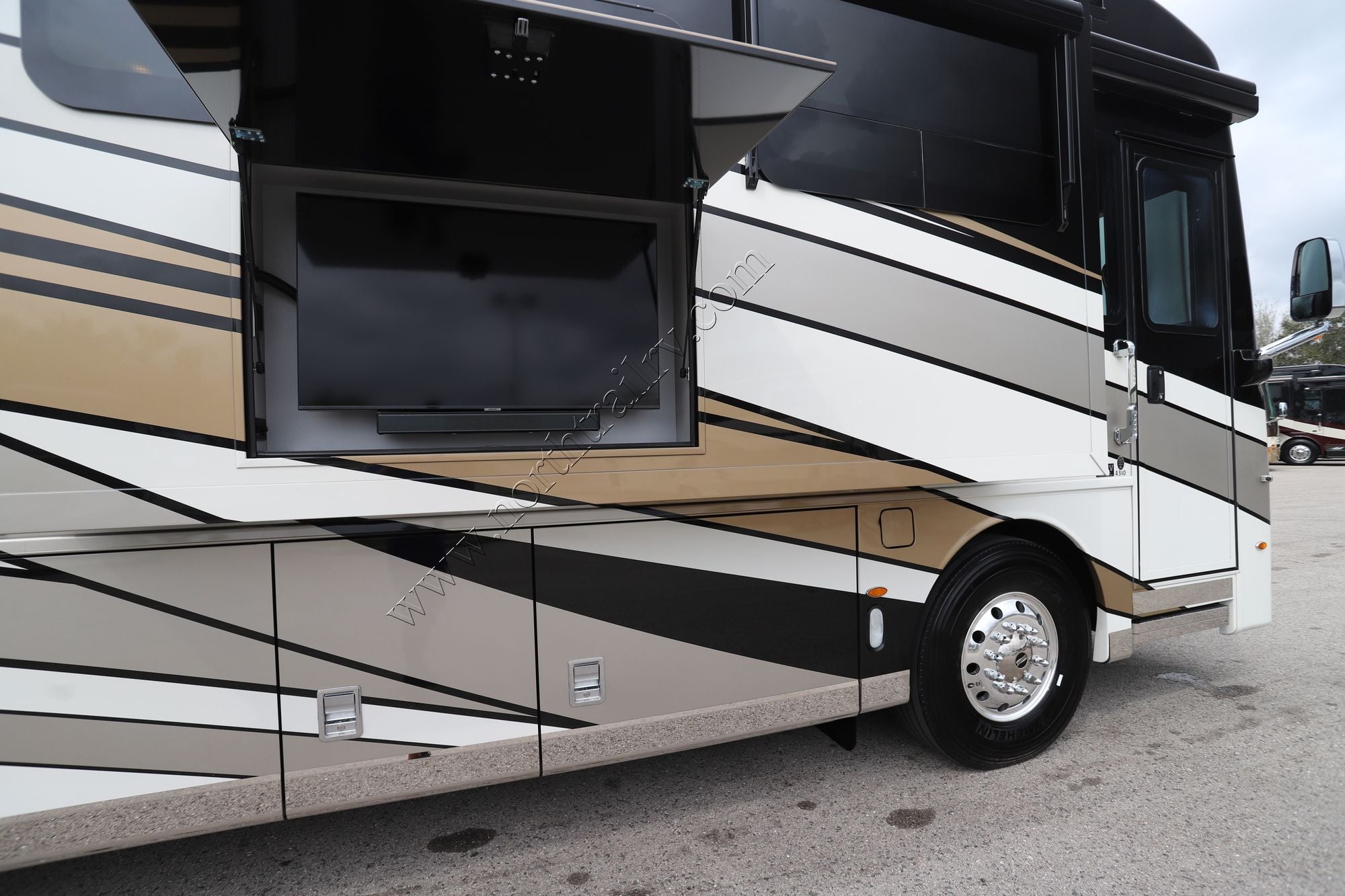 Used 2024 Newmar Dutch Star 4310 Class A  For Sale