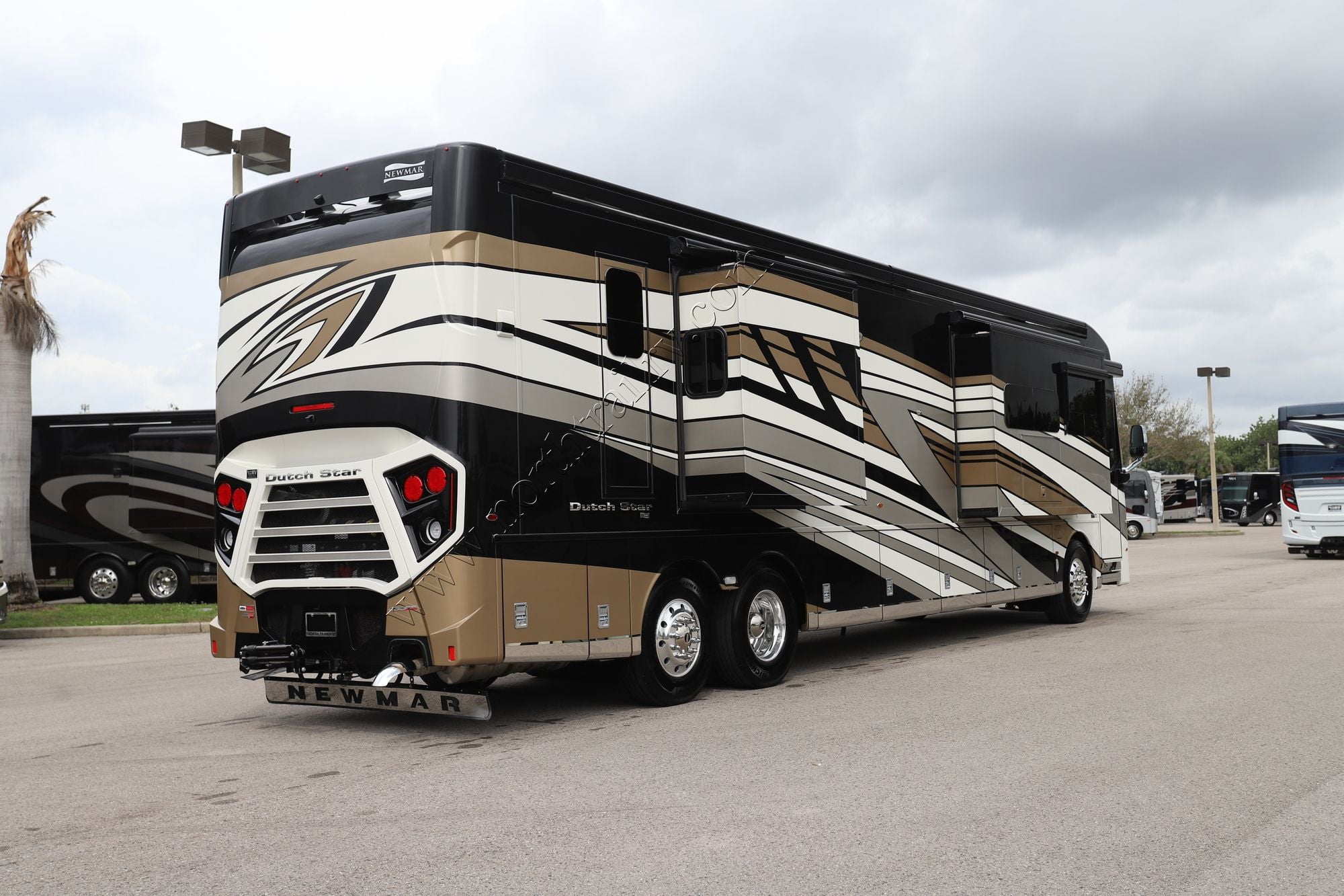 Used 2024 Newmar Dutch Star 4310 Class A  For Sale