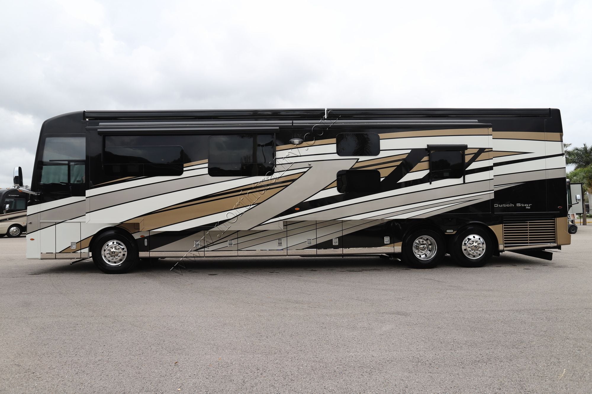 Used 2024 Newmar Dutch Star 4310 Class A  For Sale