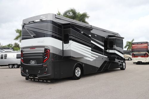 2026 Newmar Super Star 4040 Super C