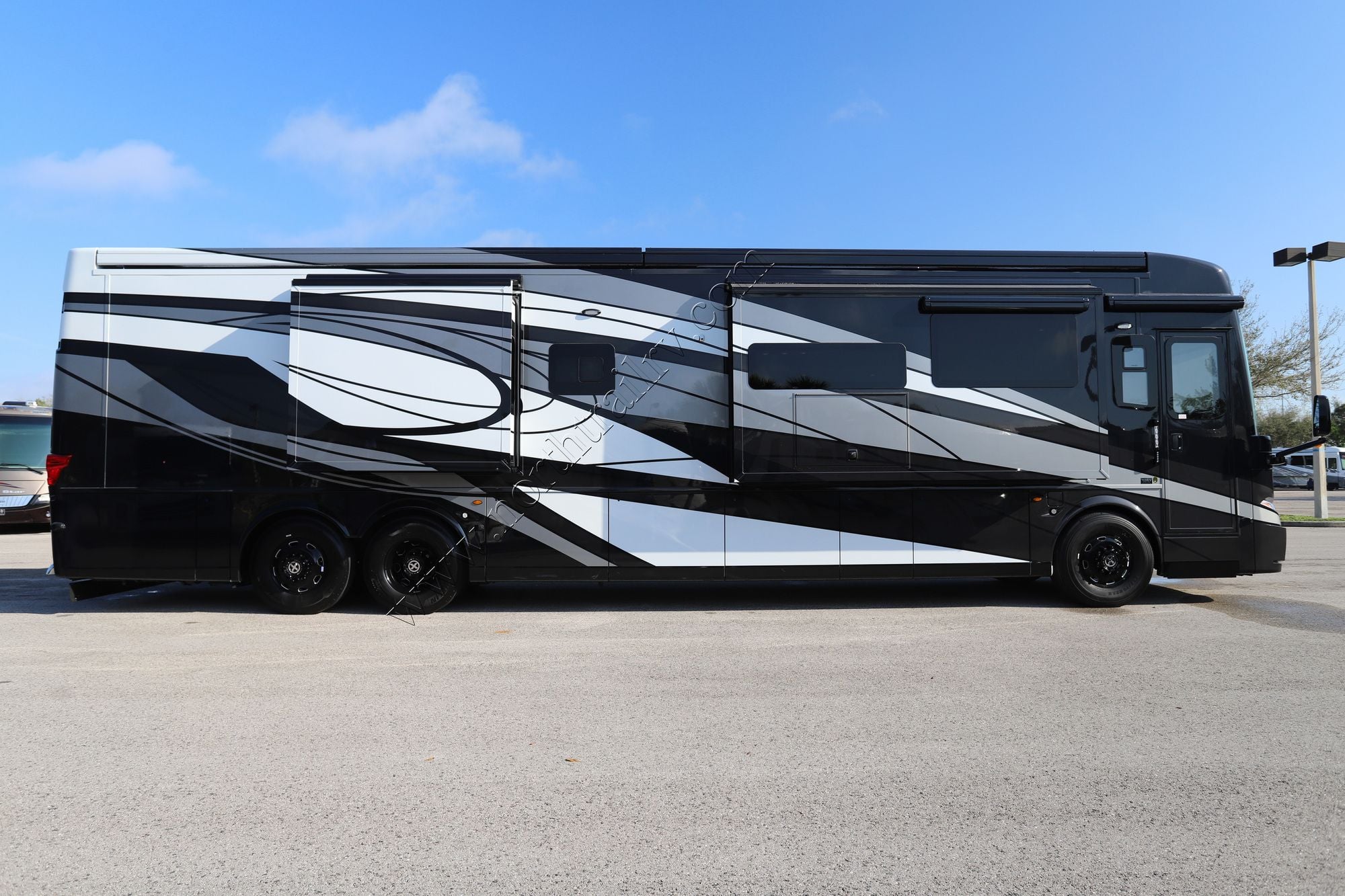 New 2026 Newmar Essex 4595 Class A  For Sale