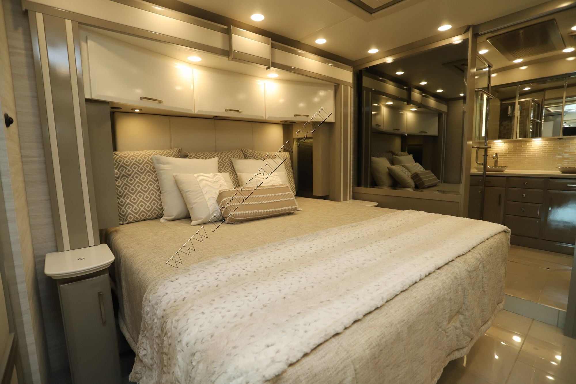 New 2026 Newmar Essex 4595 Class A  For Sale