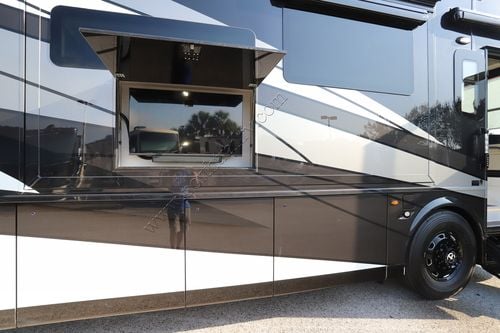 2026 Newmar Essex 4595