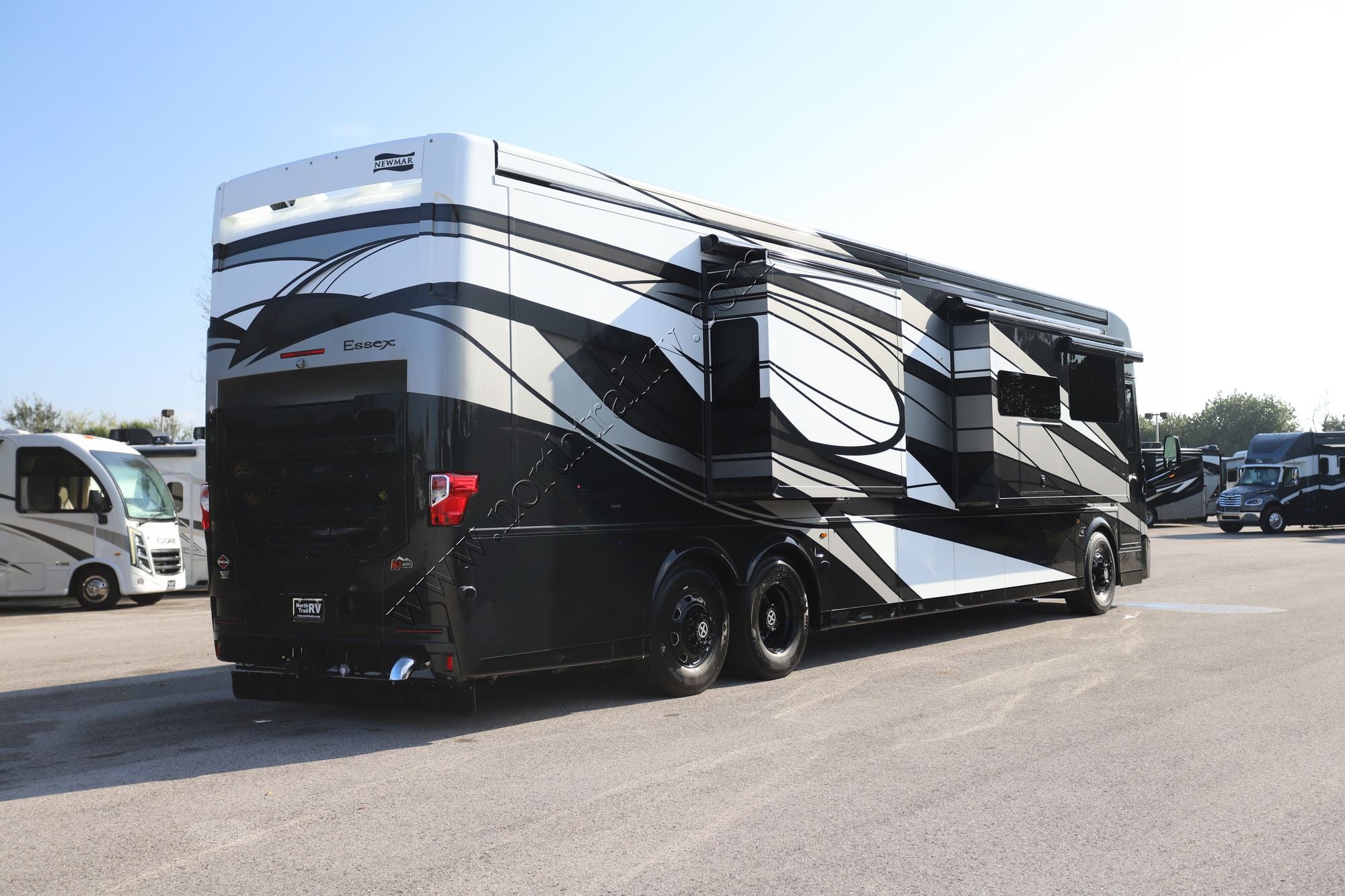 New 2026 Newmar Essex 4595 Class A  For Sale