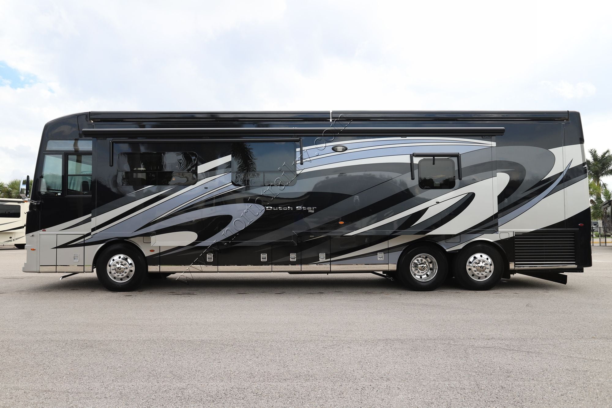 Used 2019 Newmar Dutch Star 4018 Class A  For Sale