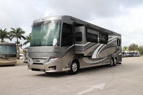 2023 Newmar London Aire 4551