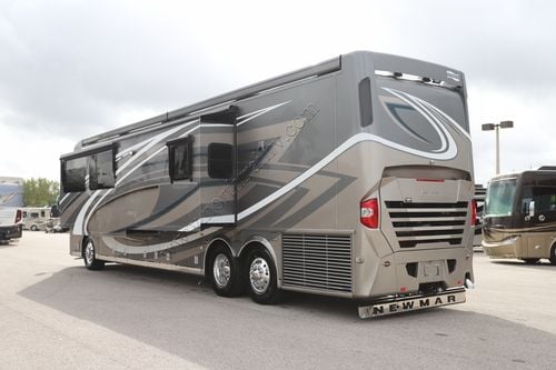 2023 Newmar London Aire 4551
