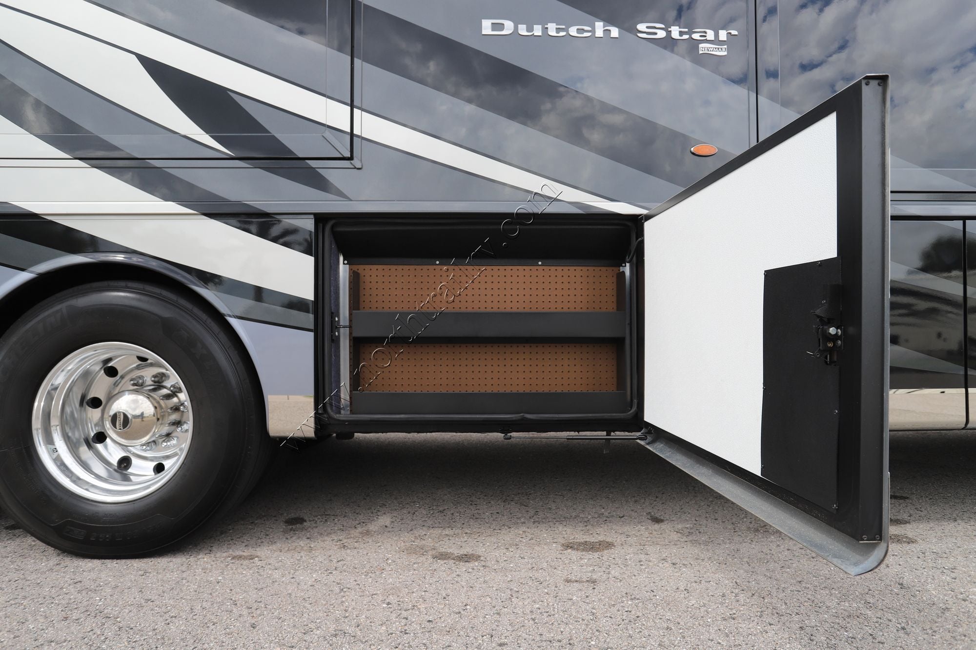 Used 2019 Newmar Dutch Star 4018 Class A  For Sale