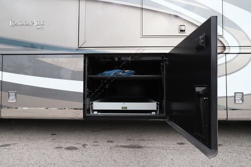 2023 Newmar London Aire 4551