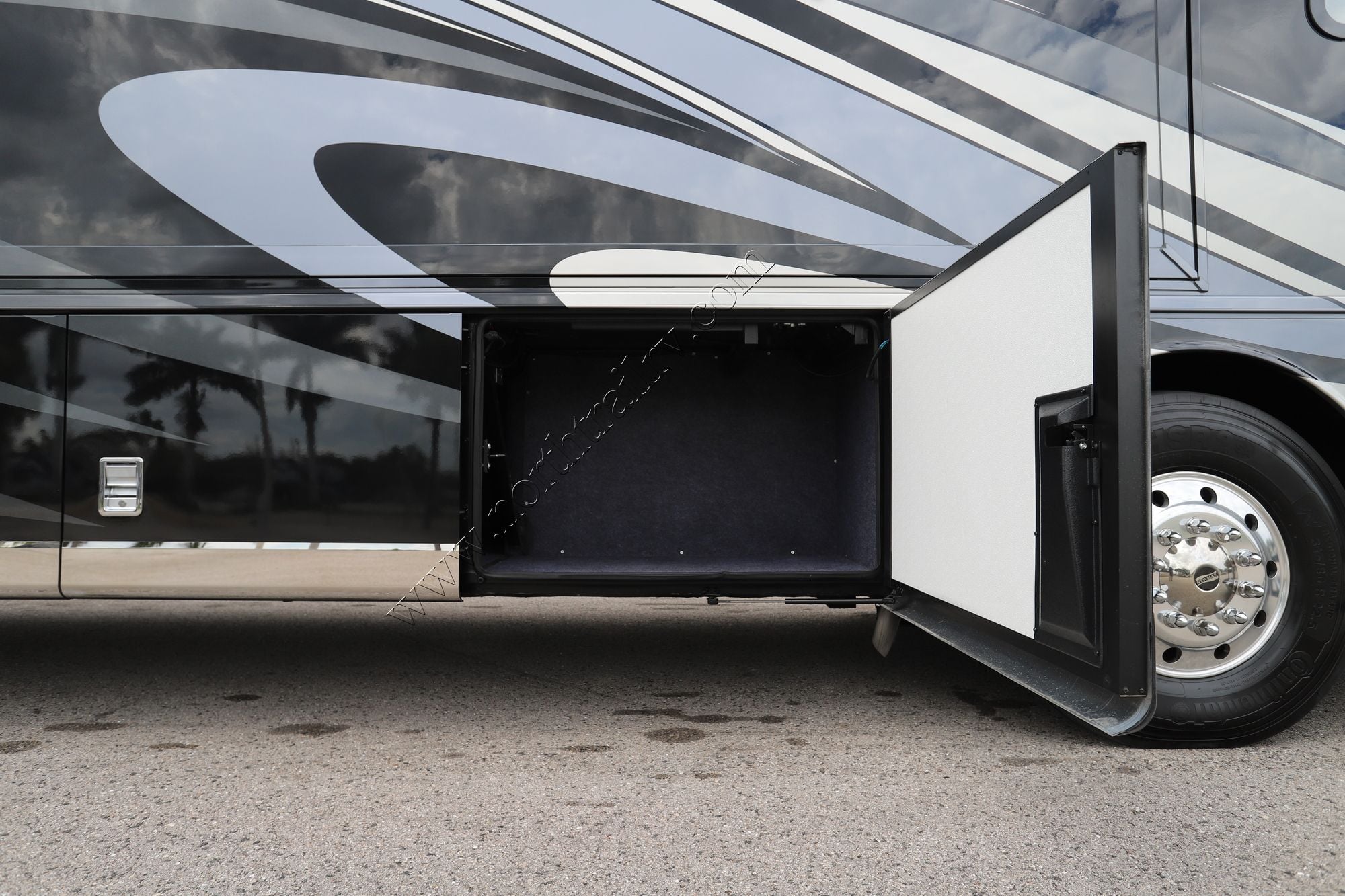 Used 2019 Newmar Dutch Star 4018 Class A  For Sale