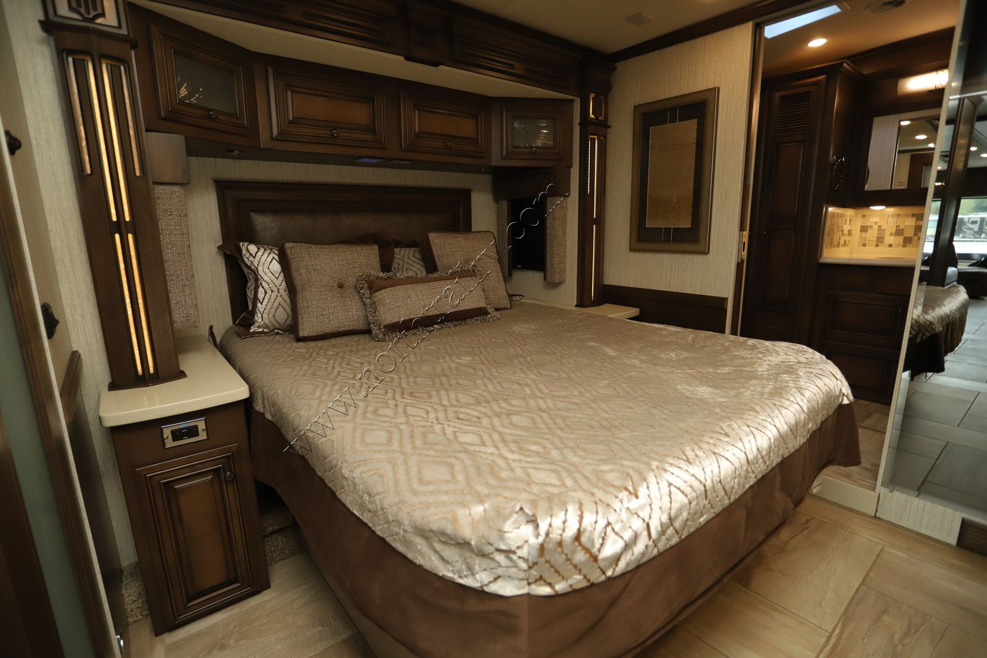 Used 2019 Newmar Dutch Star 4018 Class A  For Sale