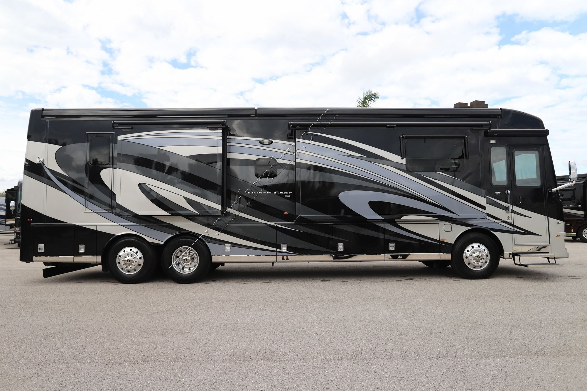 Used 2019 Newmar Dutch Star 4018 Class A  For Sale