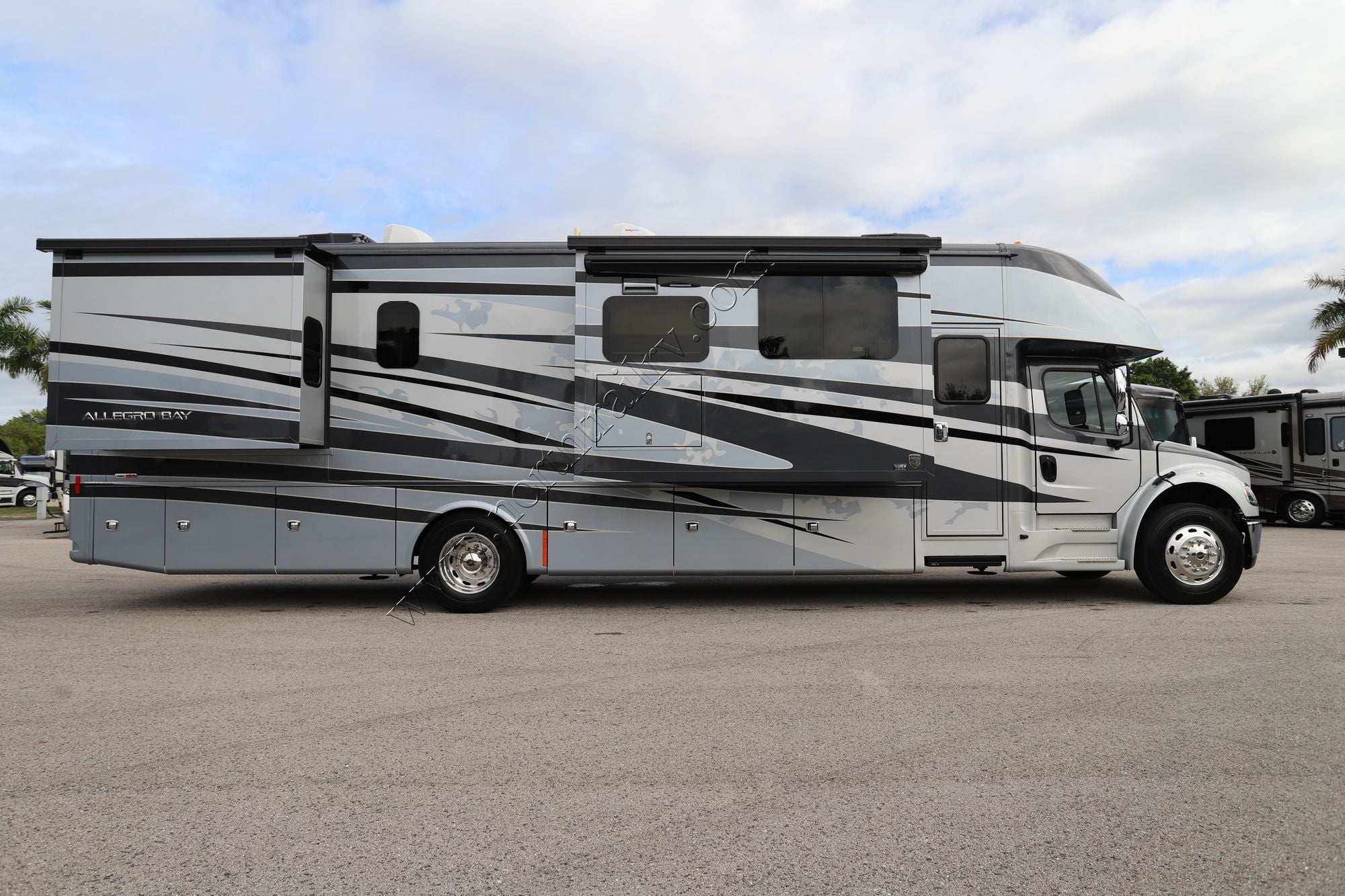 Used 2023 Tiffin Motor Homes Allegro Bay 38AB Super C  For Sale