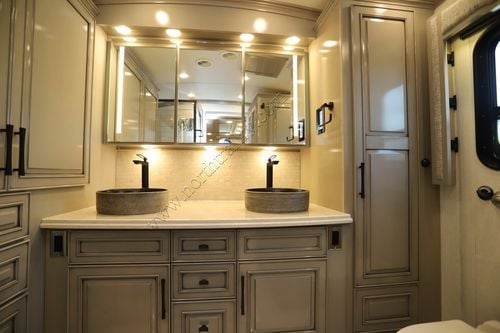 2024 Newmar London Aire 4569