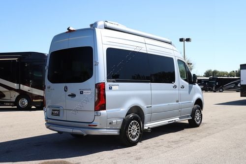 2026 Airstream Interstate 19 AP Tommy Bahama