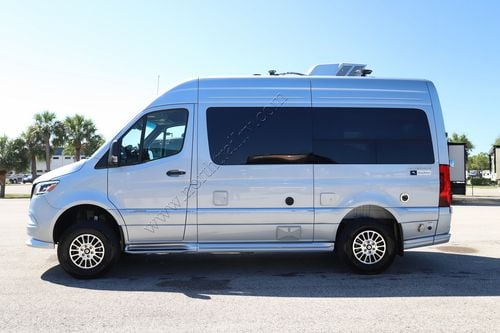 2026 Airstream Interstate 19 AP Tommy Bahama