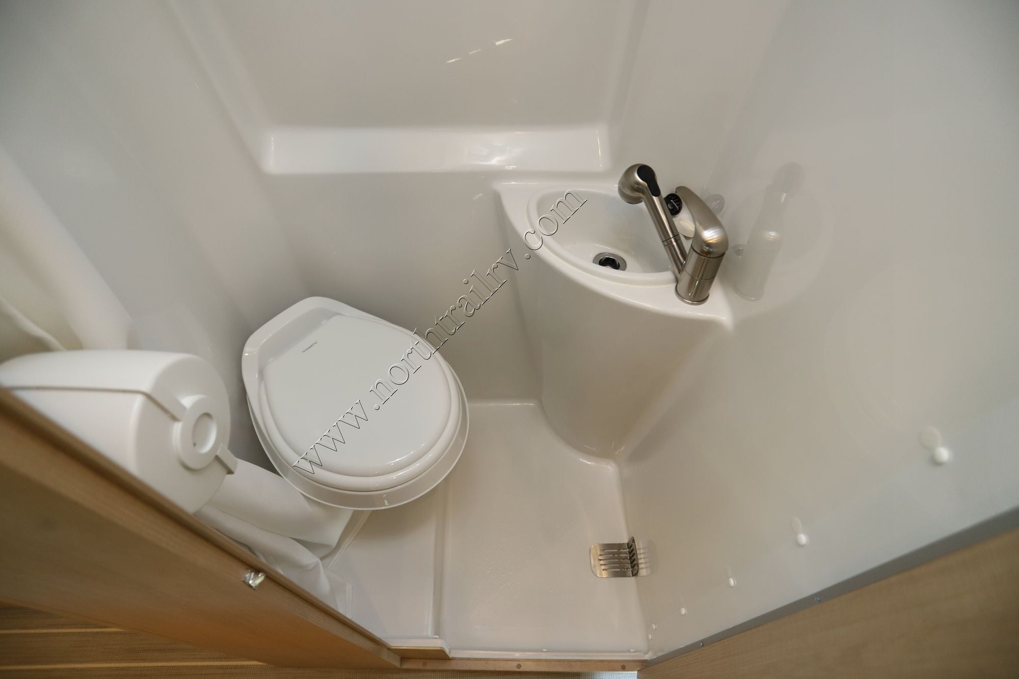 New 2026 Airstream Interstate 19 AP Tommy Bahama Class B  For Sale