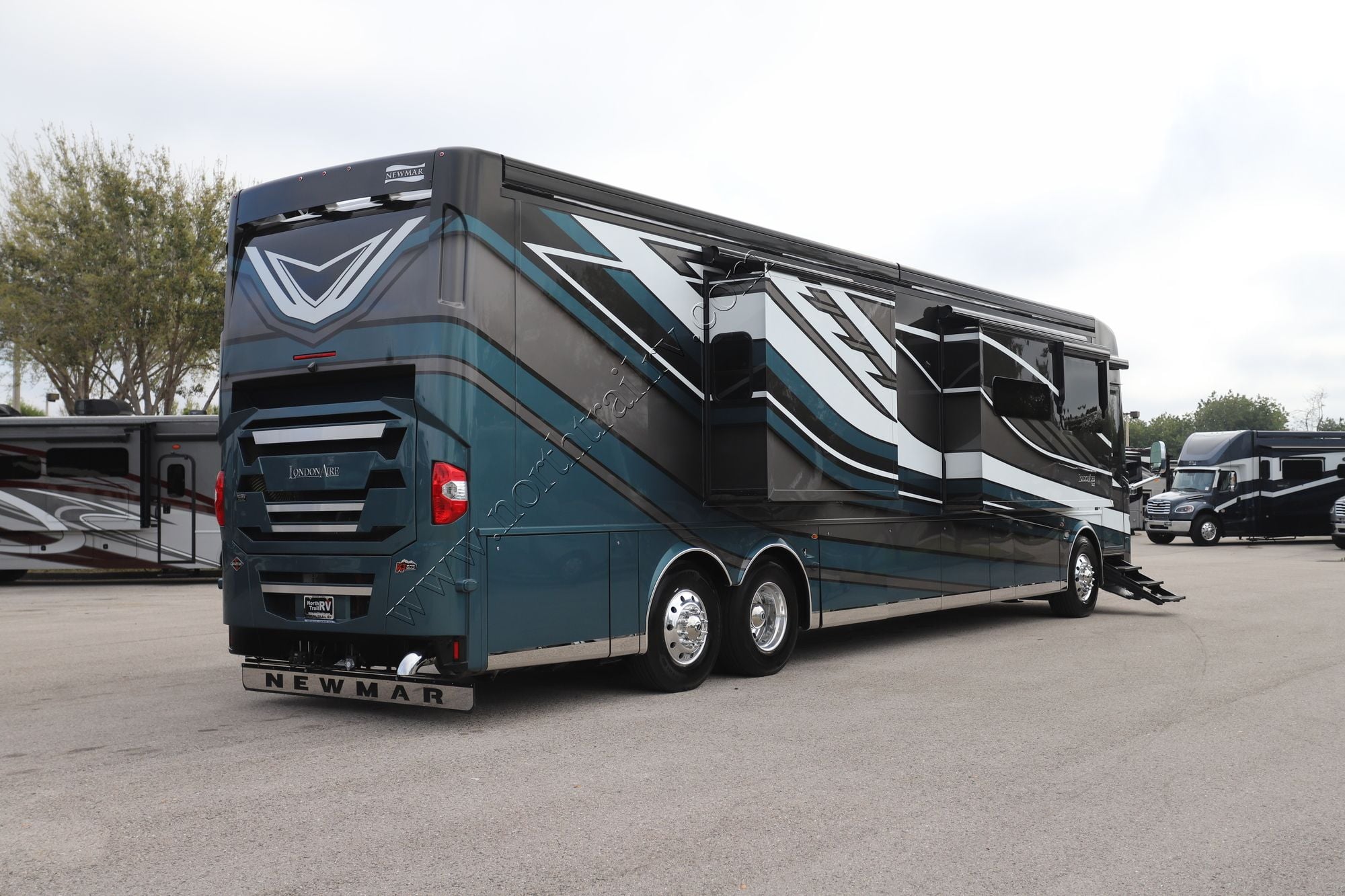 New 2027 Newmar London Aire 4569 Class A  For Sale