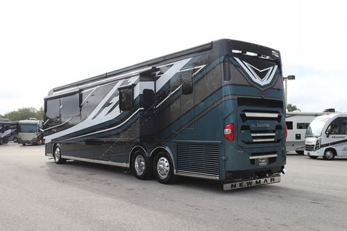 2027 Newmar London Aire 4569 Class A